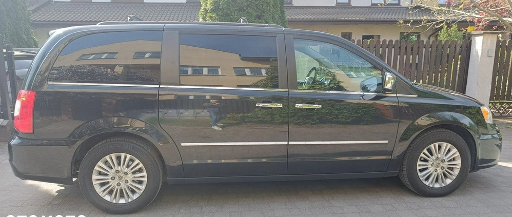 Lancia Voyager cena 63500 przebieg: 222000, rok produkcji 2014 z Międzylesie małe 529